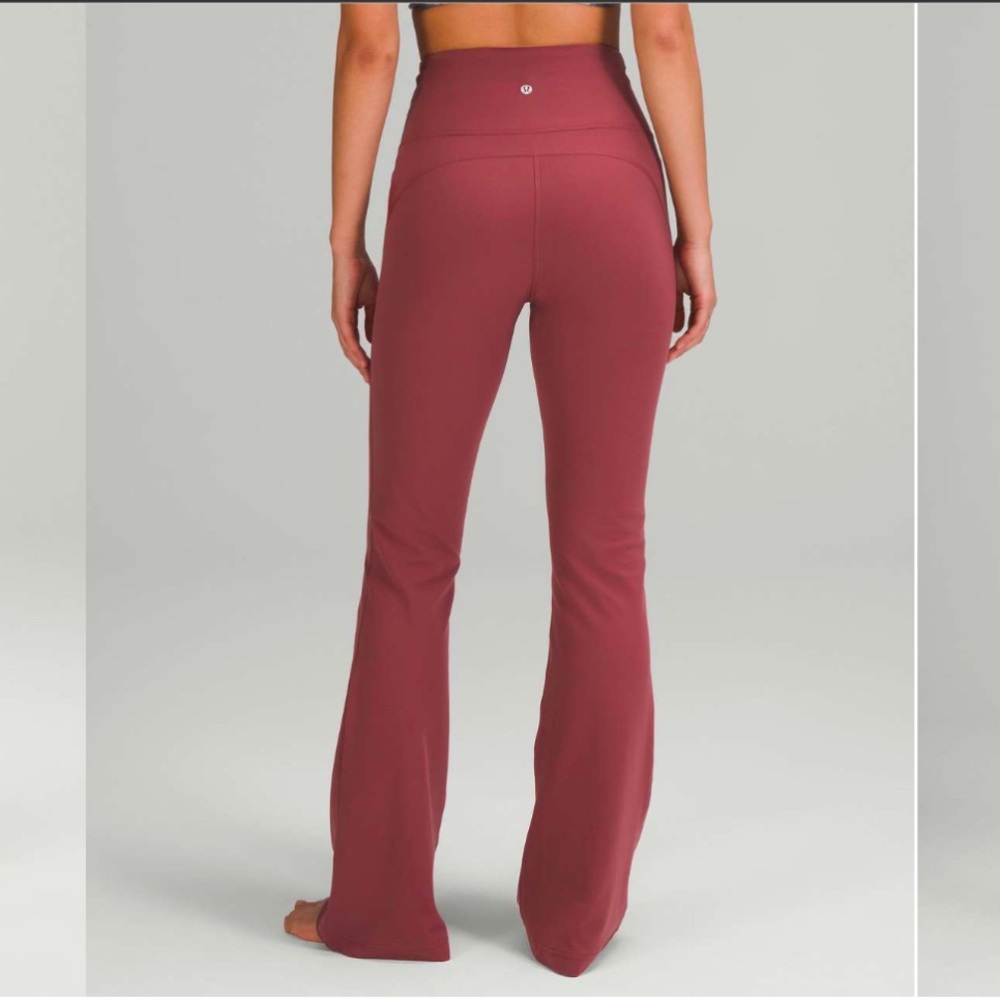 Lululemon Groove Super-High-Rise Flared Pant Nulu
Smoky Red (Maroon)